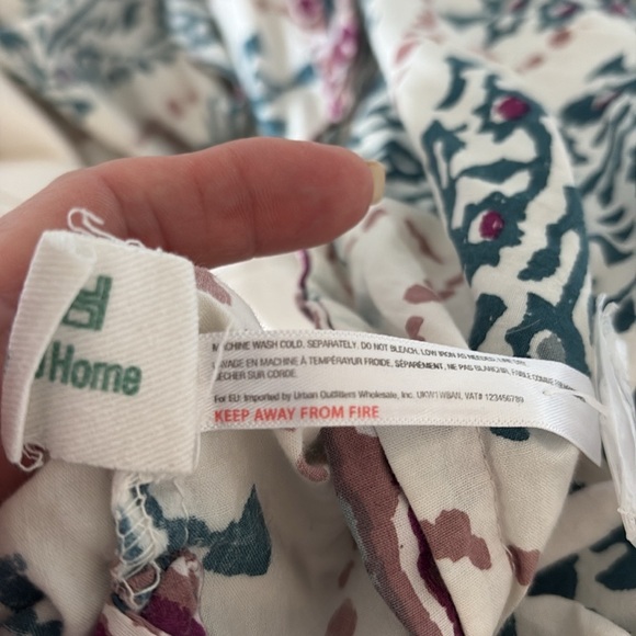 Urban outfitters extra long twin duvet cover with two pillow shams - Picture 3 of 8